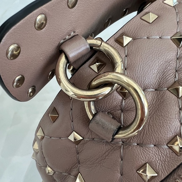 VALENTINO GARAVANI
Nappa Quilted Mini Rockstud Spike Backpack Poudre - Picture 12 of 16